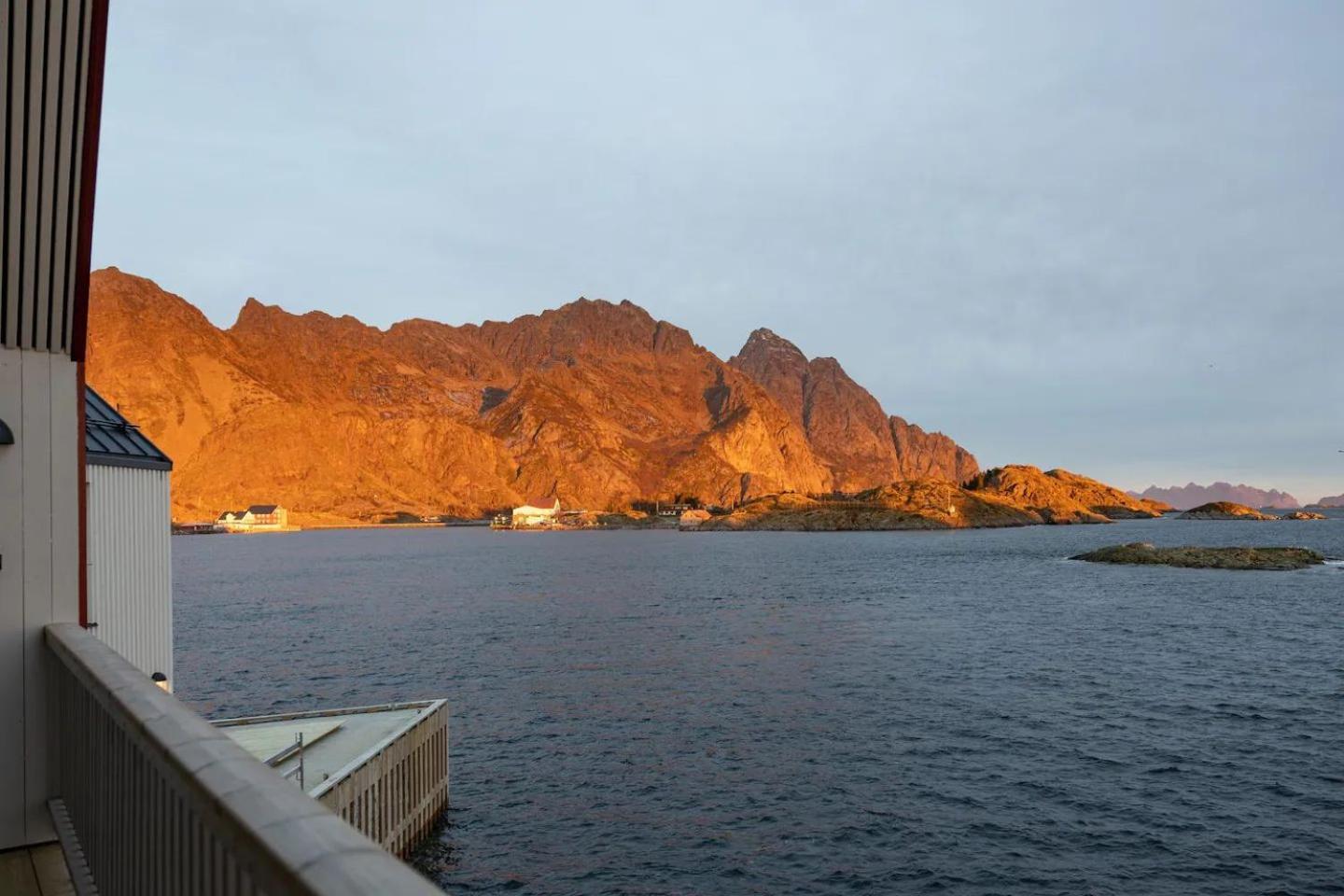 Leilighet Med Fantastisk Utsikt Henningsvaer Ngoại thất bức ảnh